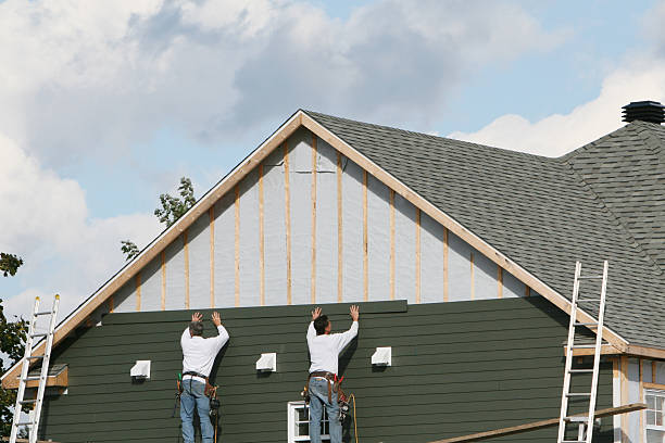 Professional Siding Repair technician working in Eaton, IN